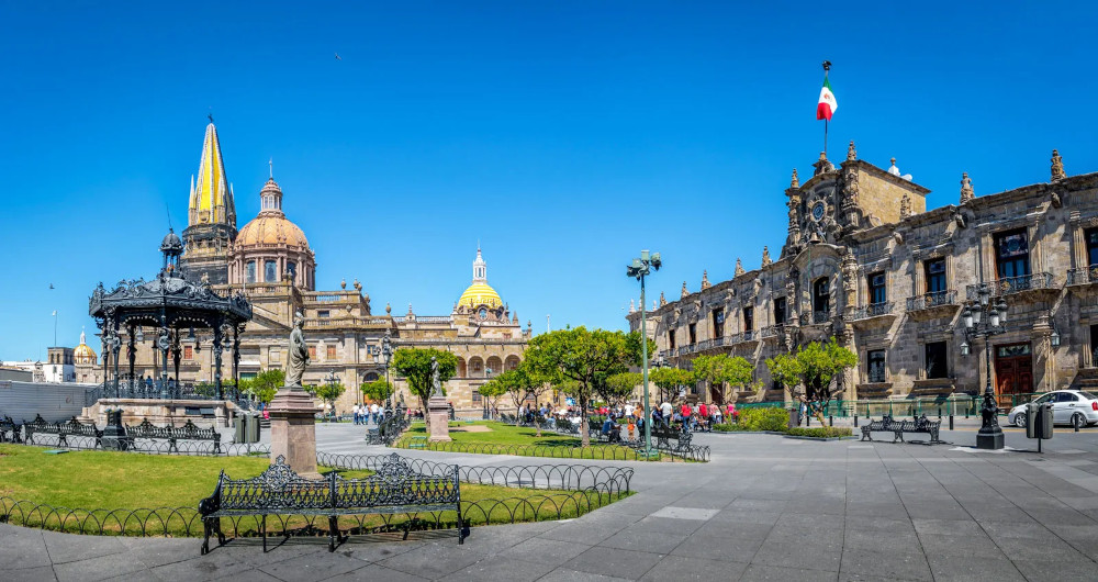 English language Guadalajara